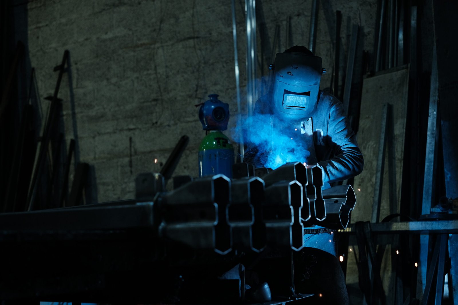 Lavorazione di saldatura in officina